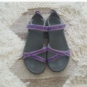 Tevas for @FancyFetch